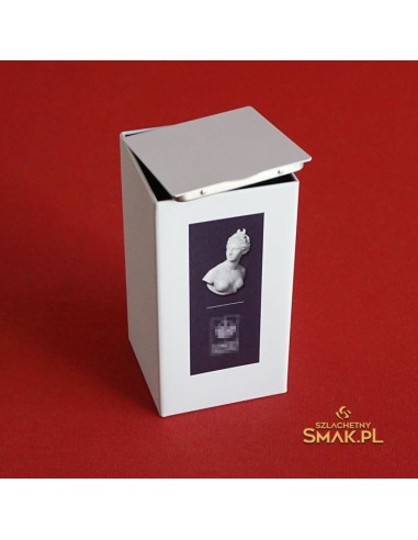 Herbata w metalowej puszce